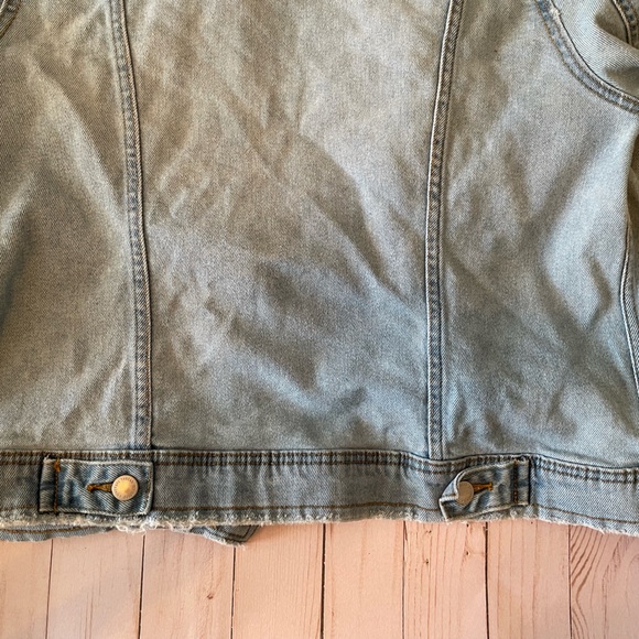 Universal Thread blue Jean jacket - Picture 3 of 10
